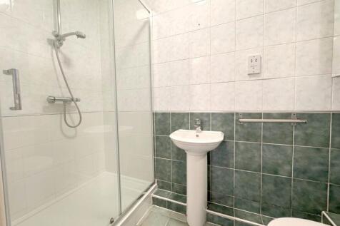 SHOWER ROOM 1.jpeg