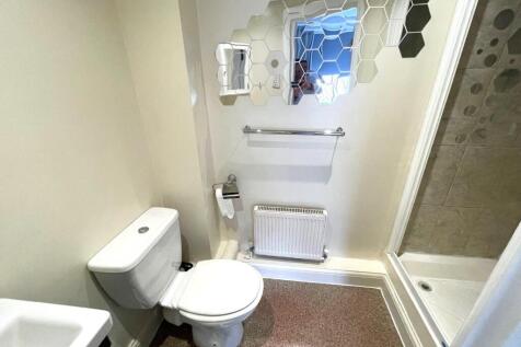 SHOWER ROOM (1).jpg