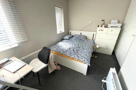 BEDROOM 1.jpg