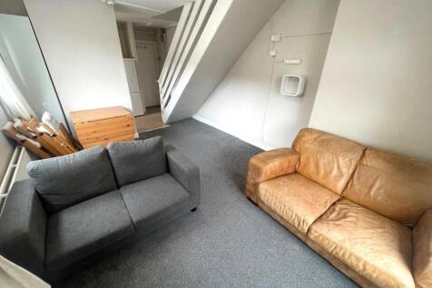 LIVING ROOM 1.jpg