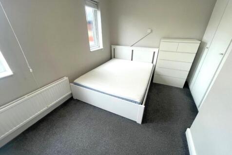 BEDROOM 1.jpg
