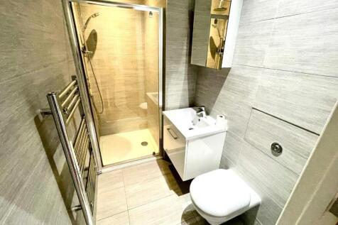 SHOWER ROOM.jpg