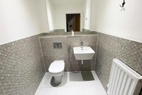 TOILET.jpg