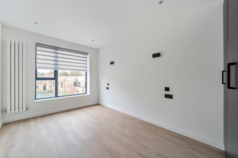 BEDROOM 1.PNG