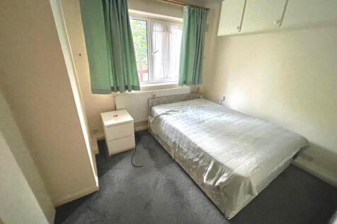 BEDROOM.jpg