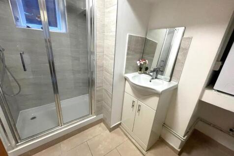 SHOWER ROOM.jpg
