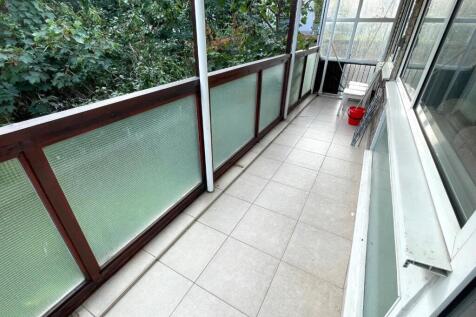 BALCONY.jpg