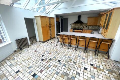 KITCHEN 2.jpg