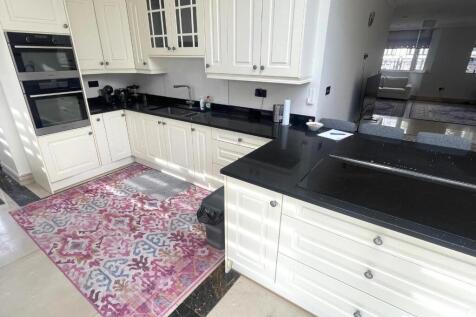 KITCHEN 1.jpg