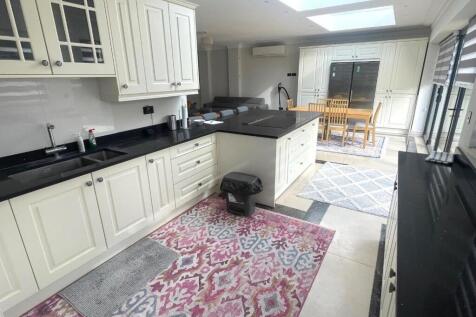 KITCHEN 2.jpg