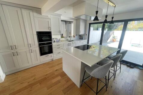 KITCHEN 1.jpg