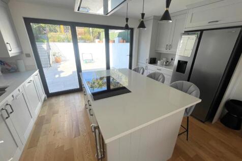 KITCHEN 2.jpg