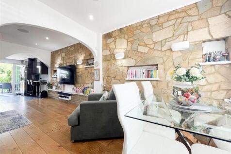 LIVING ROOM 1.jpeg