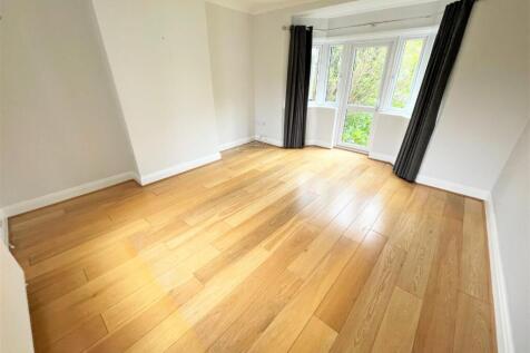 LIVING ROOM 1.jpg