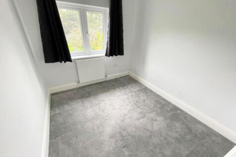 BEDROOM 4.jpg