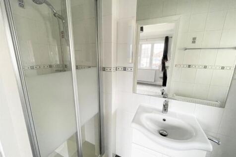 SHOWER ROOM.jpg