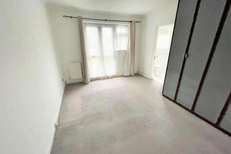 BEDROOM 1.jpg