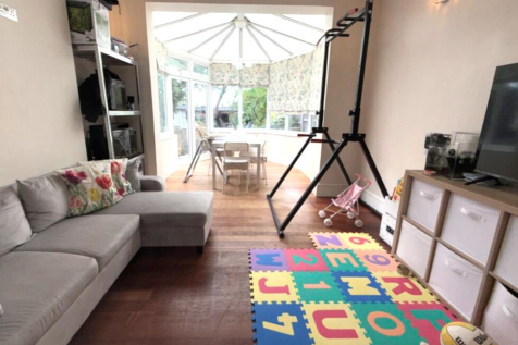 LIVING ROOM 1.PNG