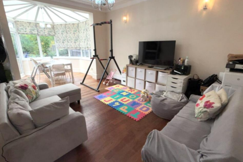 LIVING ROOM.PNG