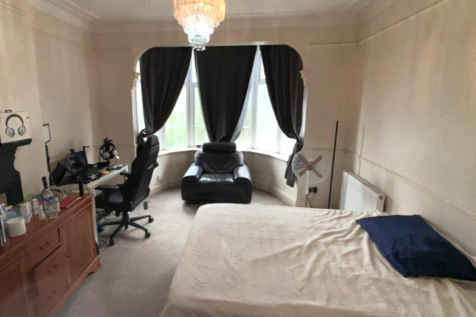 DOWNSTAIRS BED.PNG