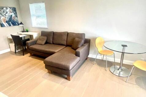 LIVING ROOM 1.jpg