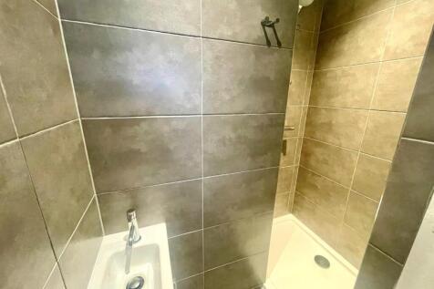 EN-SUITE SHOWER.jpg
