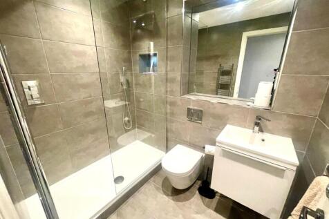 SHOWER ROOM.jpg