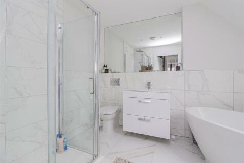 EN SUITE TO BEDROOM ONE