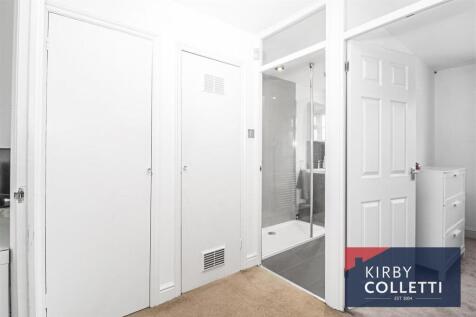 FIRST FLOOR LANDING