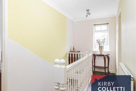FIRST FLOOR LANDING