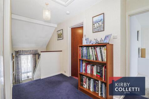 FIRST FLOOR LANDING