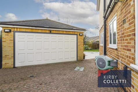 DETACHED GARAGE