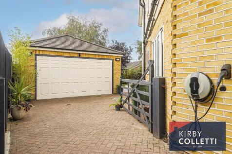 DETACHED GARAGE