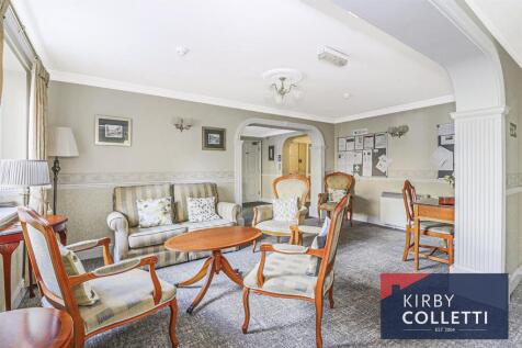 COMMUNAL LOUNGES