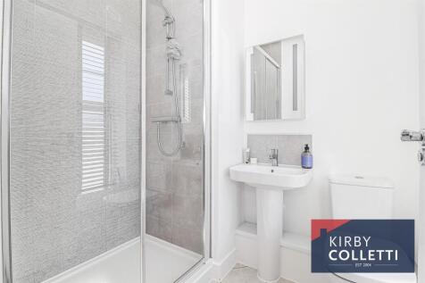 EN SUITE SHOWER ROOM TO BEDROOM ONE