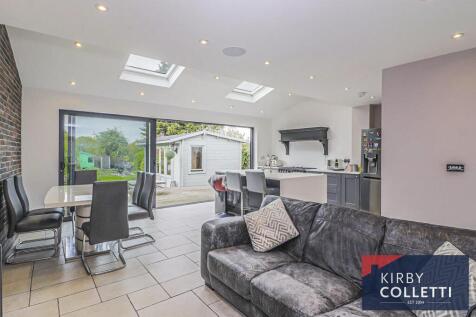 KITCHEN/DINER/FAMILY ROOM