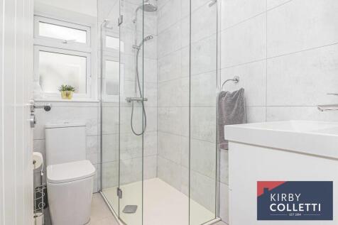 GROUND FLOOR SHOWER ROOM
