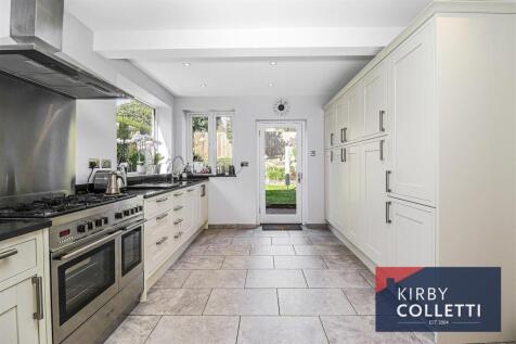 KITCHEN/BREAKFAST ROOM