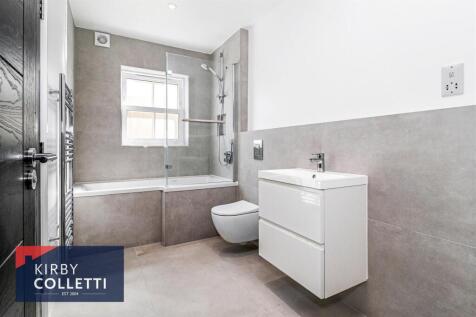 EN SUITE SHOWER ROOM TO BEDROOM THREE