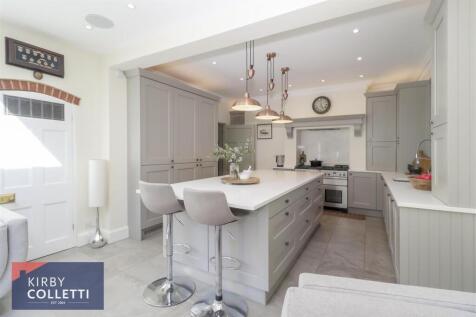 KITCHEN/BREAKFAST ROOM