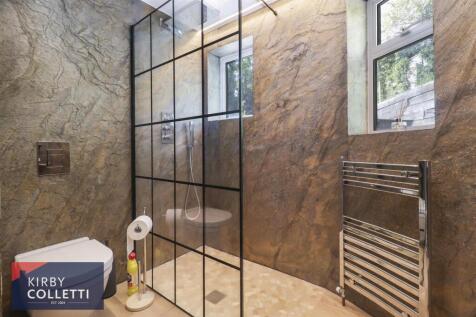 GROUND FLOOR SHOWER ROOM