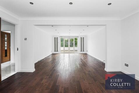 LOUNGE/DINING AREA