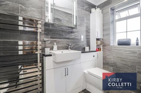EN SUITE SHOWER ROOM