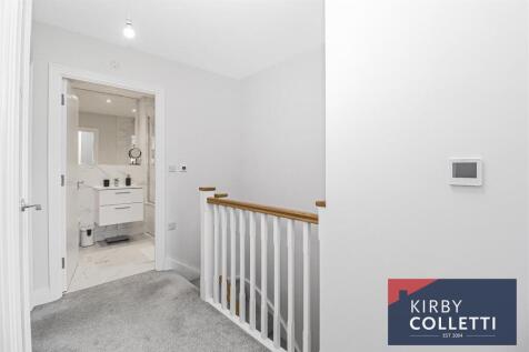 FIRST FLOOR LANDING