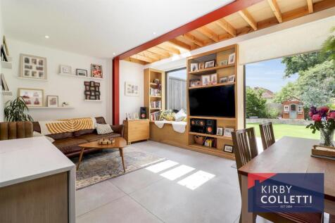 KITCHEN/FAMILY ROOM