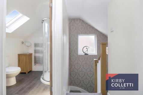FIRST FLOOR LANDING