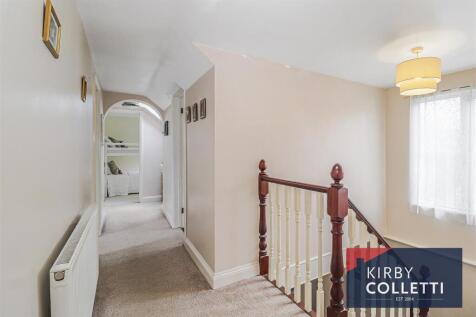 FIRST FLOOR LANDING