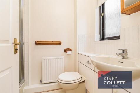 EN SUITE SHOWER ROOM TO BEDROOM ONE