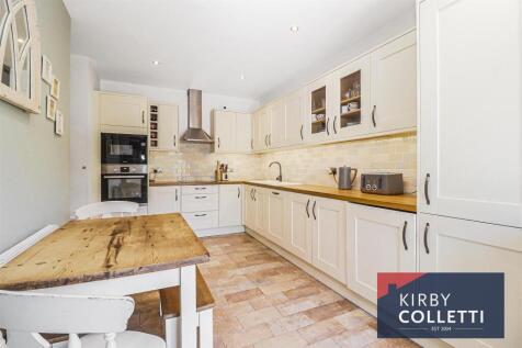 KITCHEN/BREAKFAST ROOM