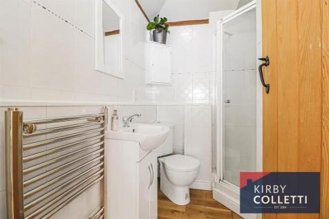 EN SUITE SHOWER ROOM TO BEDROOM ONE